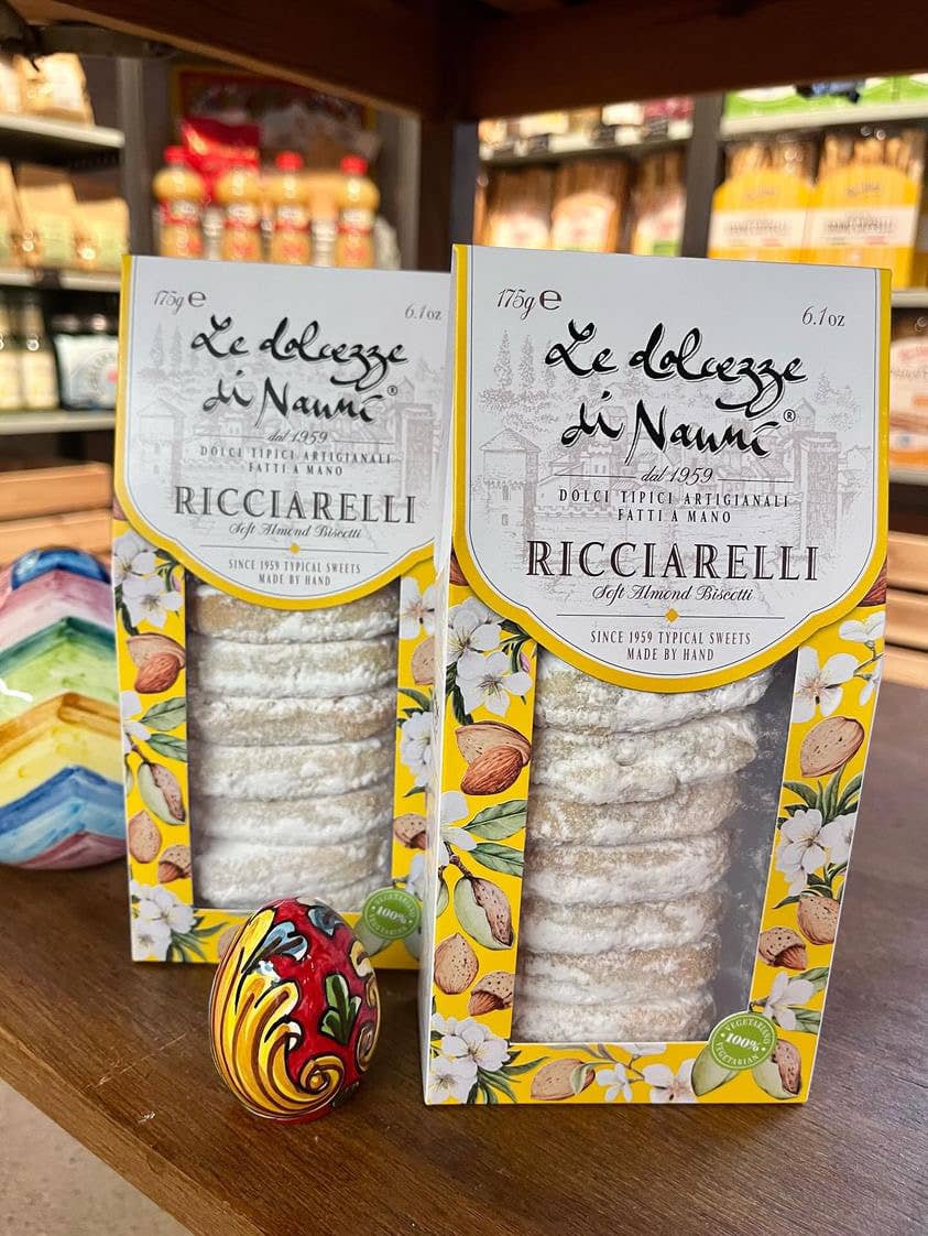 Ricciarelli, dolcetto morbido alle mandorle fatto in Italia